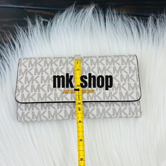 Michael Kors Jet Set Travel Large Trifold Wallet - Picture 13 of 16